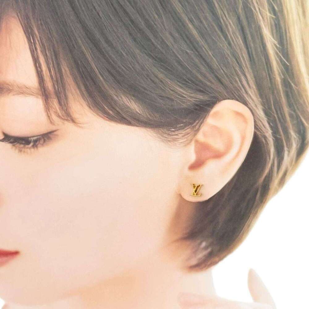 LOUIS VUITTON 18k Gold Earrings - Picture 9 of 10